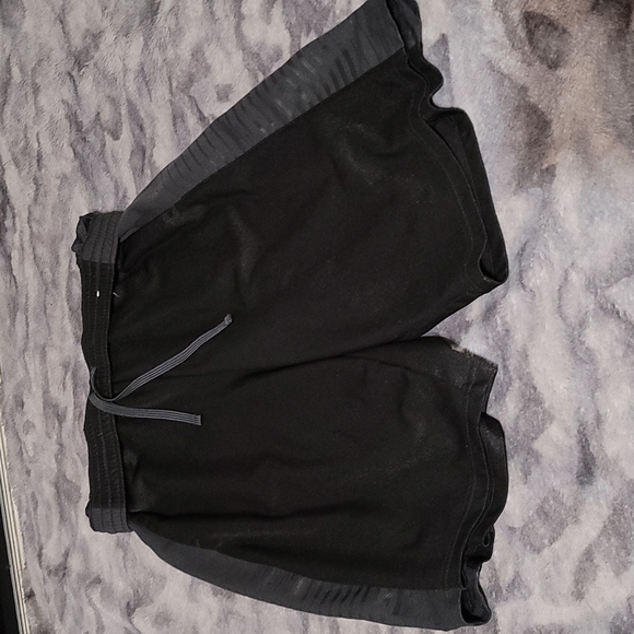 Old Navy Active shorts size medium - Picture 3 of 7